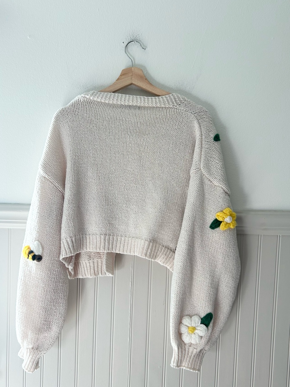 SHEIN 3XL Cream Cropped Cardigan Daisy Bee Appliqué Fairycore - Picture 5 of 5